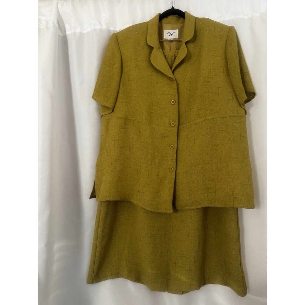 DR Mustard Yellow Women's 2 Piece Jacket & Skirt Set Size 18w Short Sleeve